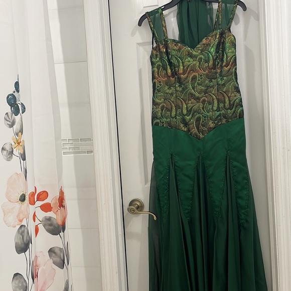 One of a kind tailored prom dress with fabrics from 2004 with shawl. Size Large. - Picture 4 of 12